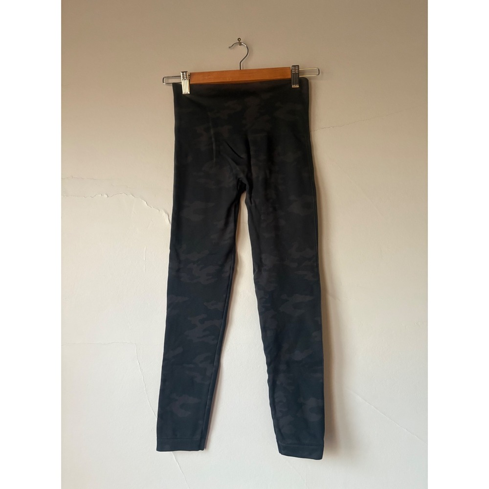 Spanx Look At Me Now Black Camo Leggings Size M‎ Medium - Picture 7 of 8